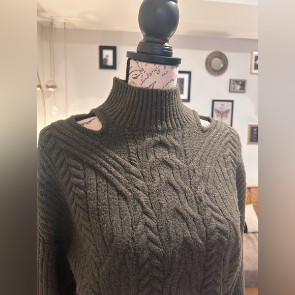 NWT Express Olive Green Cable Knit Sweater with Shoulder Cutouts - Size XS - Picture 6 of 10